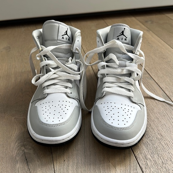 nike air jordan mid grey